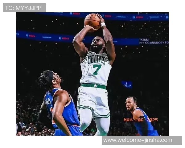 杰伦布朗半场火力全开15投10中狂砍24分3篮板3助攻展现超强实力